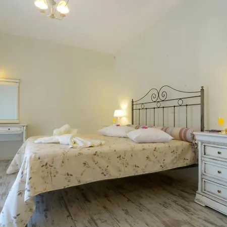 Villa Angie Nymfes Corfu *